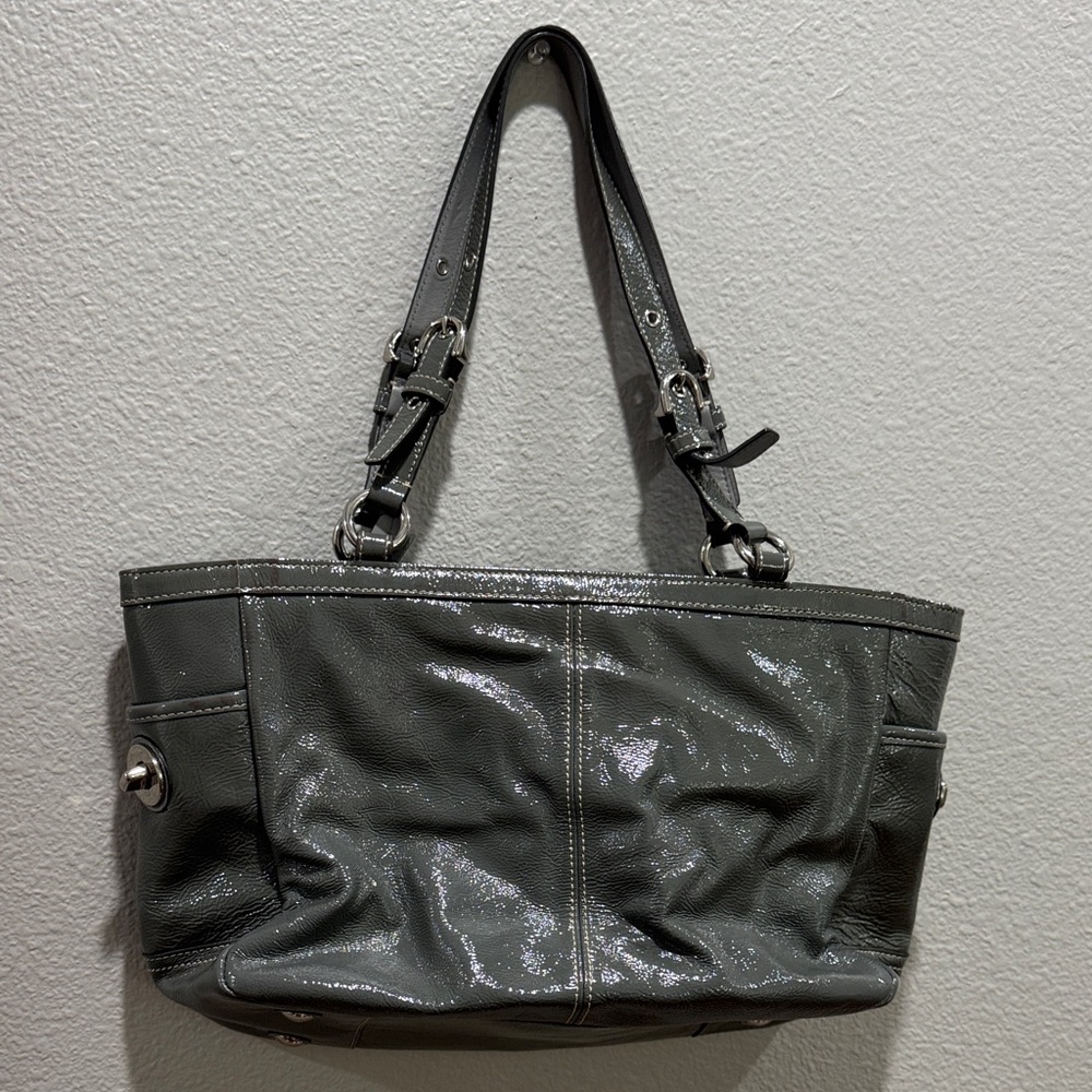 π©Ά Coach Stunning Gray Shoulder Bag with Light Blue Interior π©΅ - Picture 4 of 8